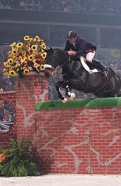 Mark Leone clear the Puissance wall.